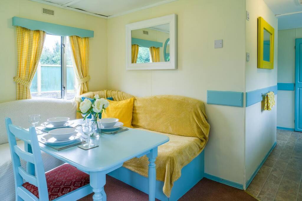 Wind In The Willows: Sleeps 4, Kitchen, Bathroom, Lounge, Wifi Napton on The Hill Exterior foto